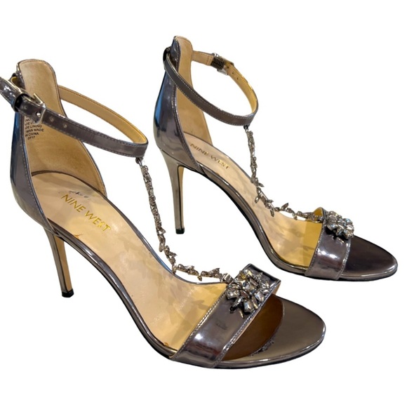 Nine West Mimosina Silver Jeweled T- Stap Heel Size 8 - Picture 2 of 7